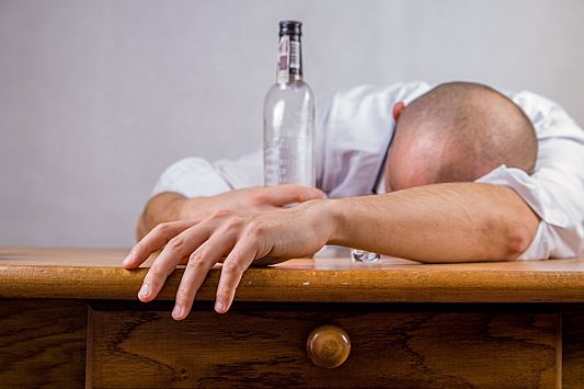 Ученые: тяжесть похмелья зависит не только от того, сколько вы выпили