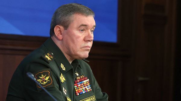 Герасимов заявил о планах НАТО оспорить право РФ на Северный морской путь<br />
