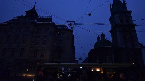 Около 50% абонентов Львовской области оказались без света<br />
