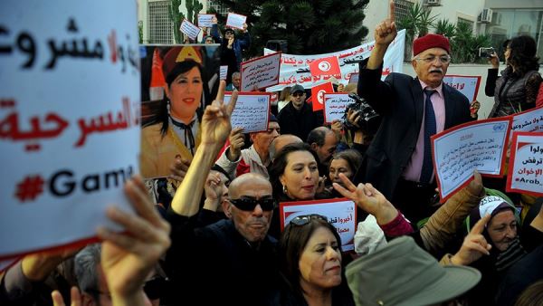 В Тунисе чрезвычайное положение продлено еще на месяц из-за протестов<br />
