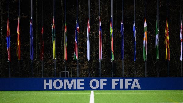 ФИФА предложила переименовать по стадиону в каждой стране в честь Пеле<br />

