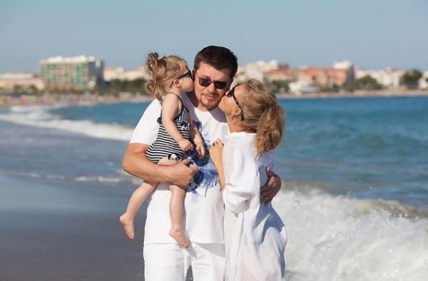 После развода с Кристиной Асмус: Гарик Харламов познакомил семью с его новой девушкой