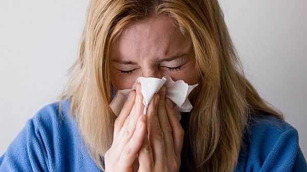 Инфекционист Мескина рассказала, какие симптомы у штамма «омикрон» и как отличить его от гриппа