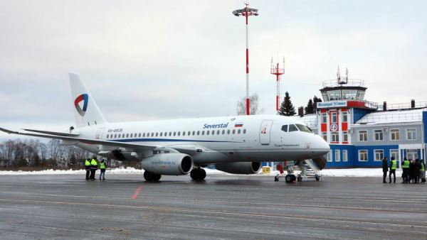 Первый самолет прибыл в Великий Устюг после реконструкции аэропорта<br />
